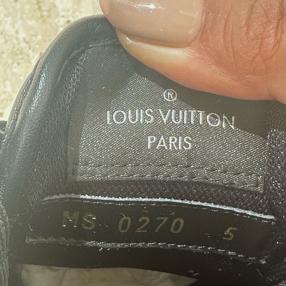 Louis Vuitton Rivoli sneakers, Grey Monogram - Picture 5 of 7